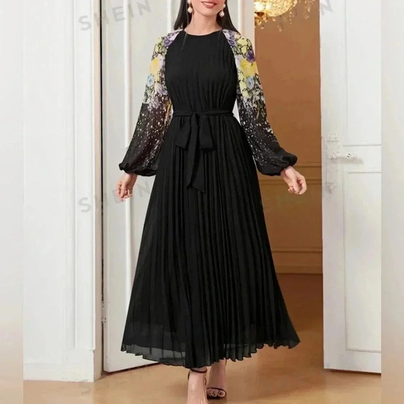 Black Floral pleated Maxi Dress with belt . Size Medium - Picture 5 of 6